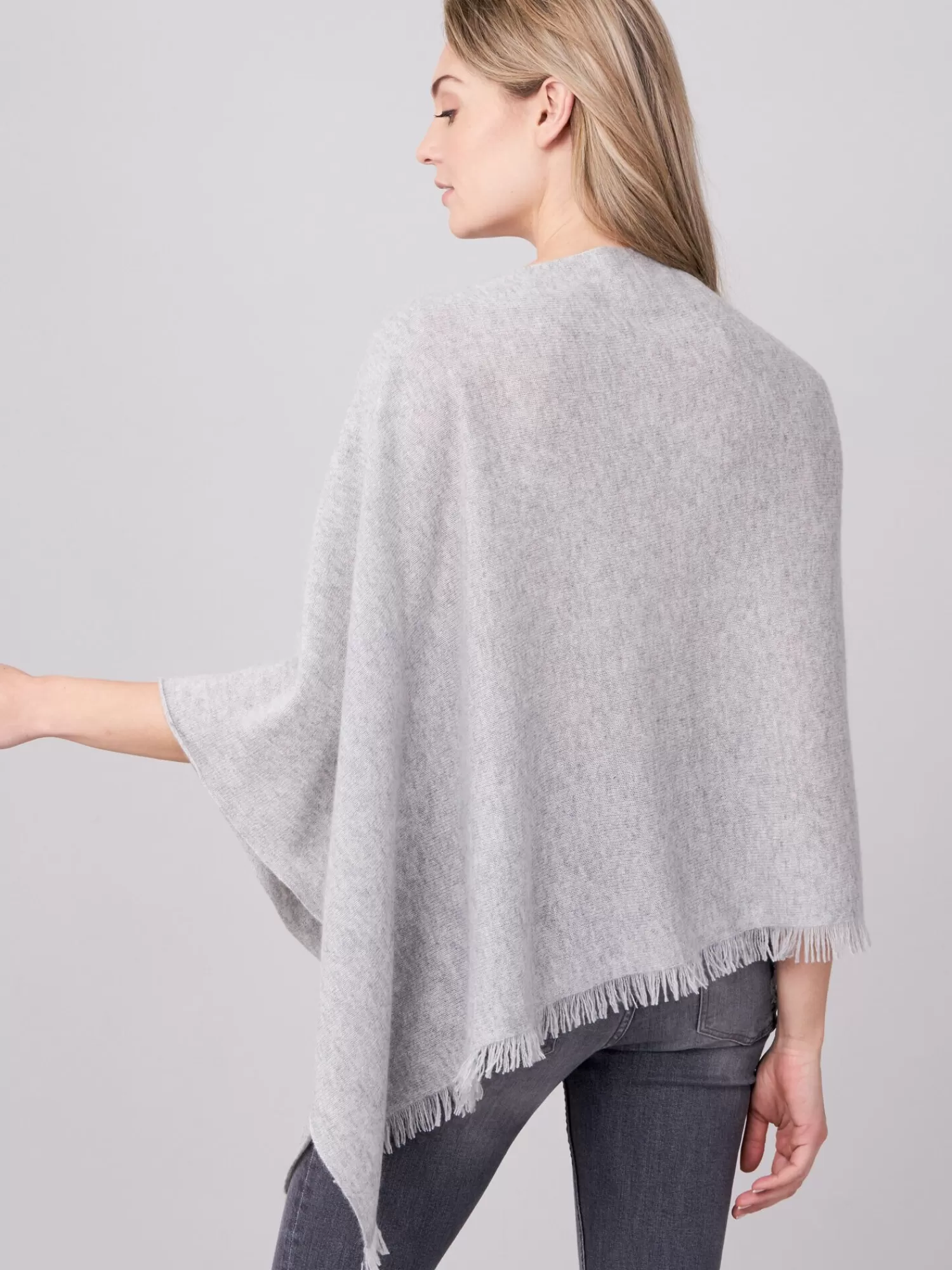 REPEAT cashmere Organisches Kaschmir>Fein Gestrickter Poncho Mit Fransen Aus Bio-Kaschmir Silver Grey